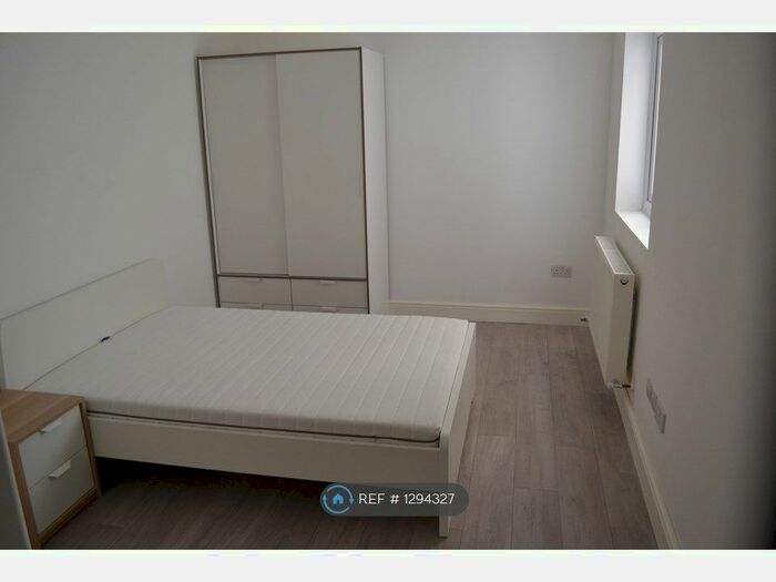 Studio To Rent In Albert Road, Ilford IG1