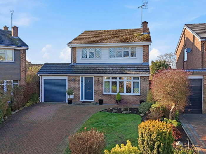 4 Bedroom Detached House For Sale In Chestwood Close, Billericay, CM12