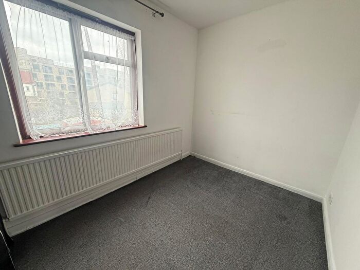 1 Bedroom Flat To Rent In Elgin Road, Ilford, IG3