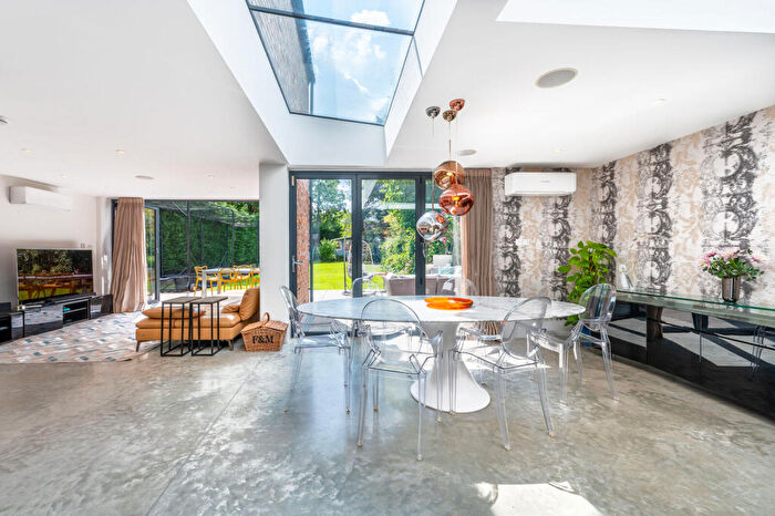 6 Bedroom House To Rent In Walm Lane, Mapesbury Estate, London, NW2