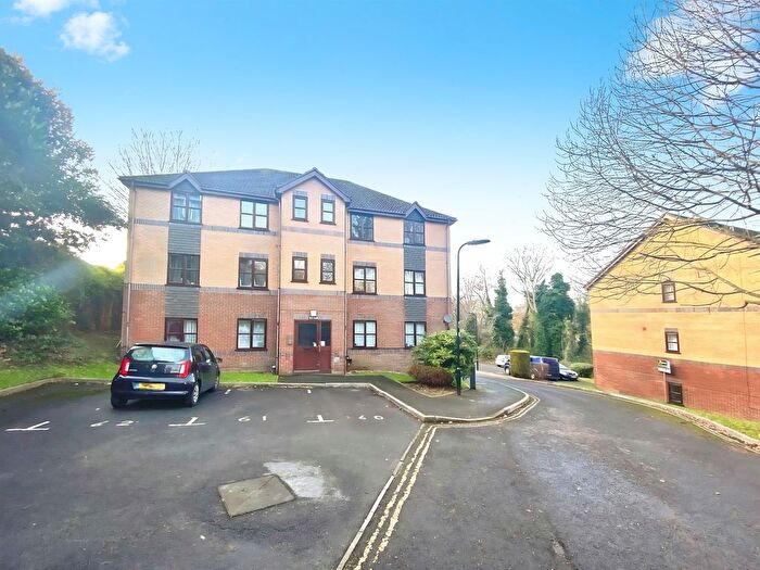 2 Bedroom Flat For Sale In Briarswood, Southampton, SO16