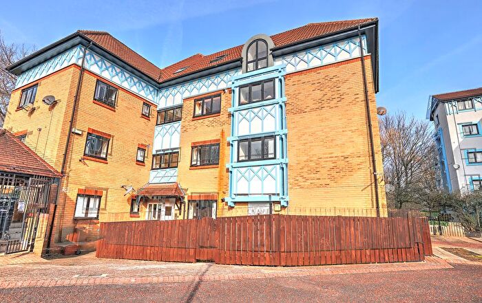 3 Bedroom Flat For Sale In Horsley Court, Newcastle Upon Tyne, NE3