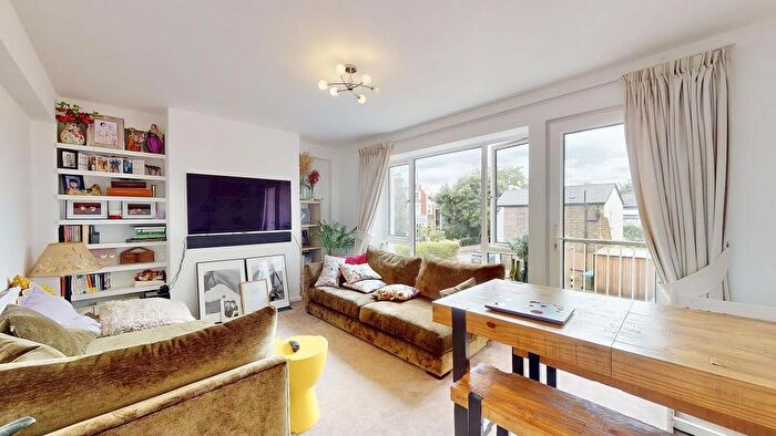 3 Bedroom Flat To Rent In Friar Stile Road, TW10