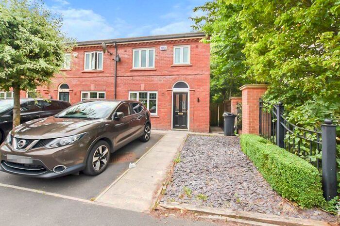 3 Bedroom Mews To Rent In Hallbridge Gardens, Sandfield Park Bolton, BL1