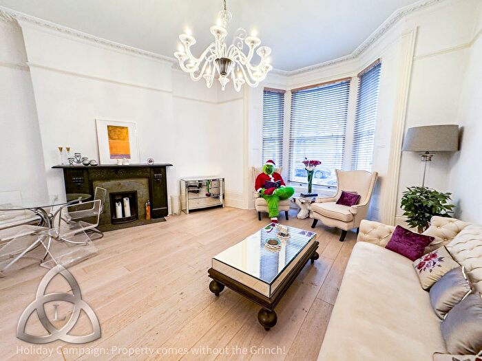 2 Bedroom Flat To Rent In Warwick Avenue, Little Venice, W9