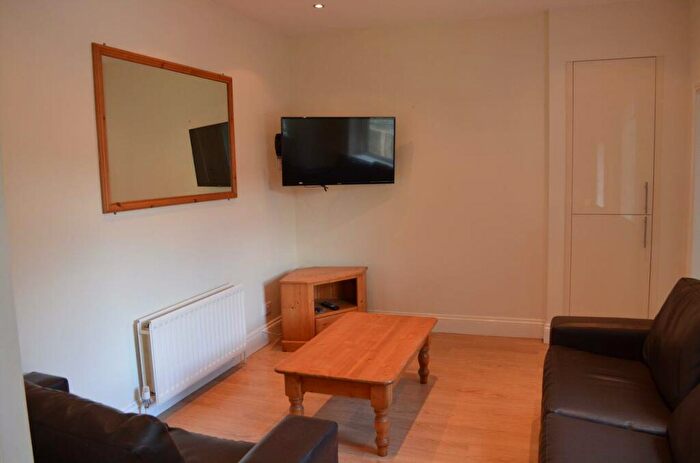 4 Bedroom House To Rent In Helmsley Road, Newcastle Upon Tyne, NE2