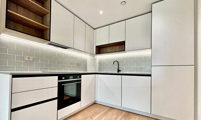 2 Bedroom Flat To Rent In Beaufort Square, Fairbank House, NW9