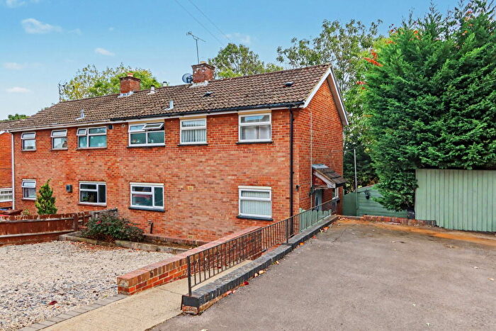 3 Bedroom Semi-Detached House For Sale In Mascord Road, Banbury, OX16