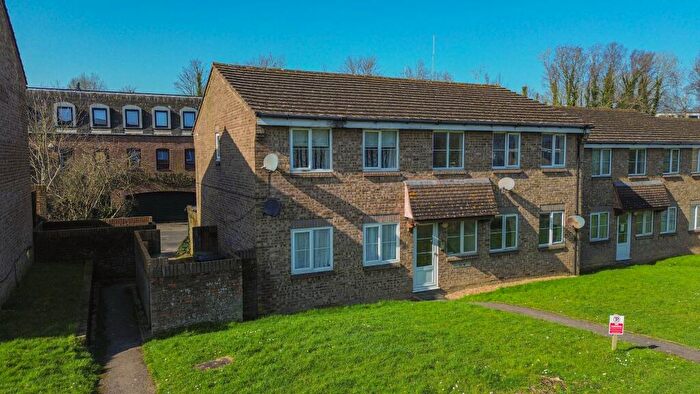 1 Bedroom Flat For Sale In Gordon Close, Haywards Heath, RH16