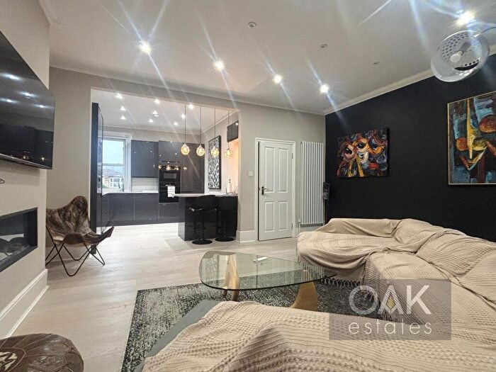 3 Bedroom Maisonette To Rent In Windsor Road, London, N13