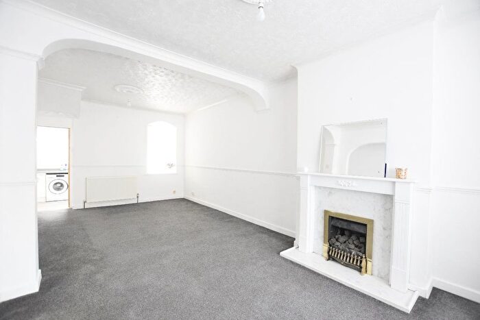 2 Bedroom Terraced House To Rent In Dundee Road, Plaistow, E13