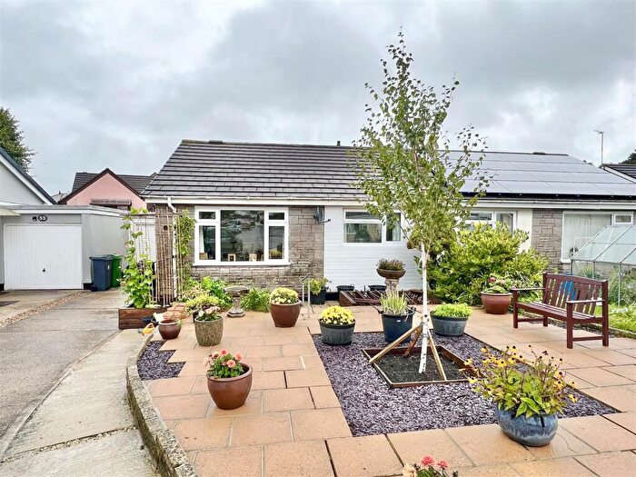 2 Bedroom Semi-Detached Bungalow For Sale In Willhayes Park, Axminster, EX13