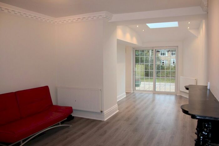 2 Bedroom Flat To Rent In Windsor Road, London, N3