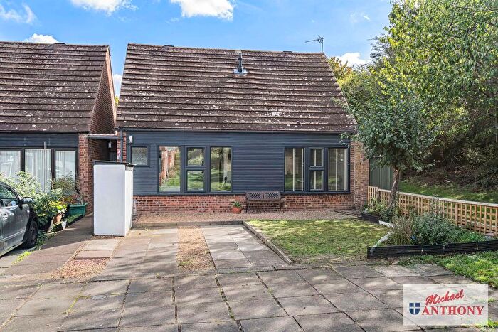 3 Bedroom Property For Sale In Butlers Grove, Milton Keynes, MK14