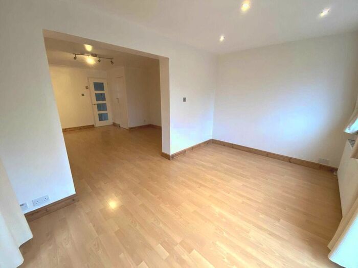 2 Bedroom Detached House To Rent In Rodgers Close, Elstree, WD6