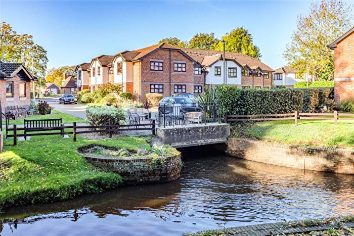 2 Bedroom Retirement Property For Sale In Pitson Close, Addlestone, Surrey, KT15