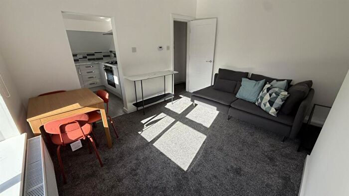 1 Bedroom Flat To Rent In Chatham Grove, Manchester, M20