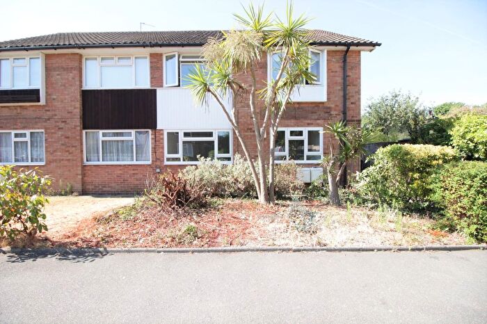 2 Bedroom Maisonette To Rent In Thwaite Close, Erith, DA8