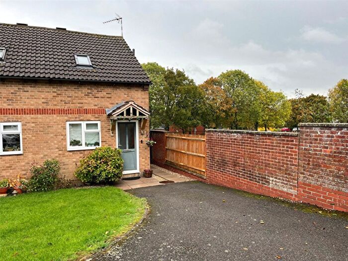 1 Bedroom Semi-Detached House For Sale In St Hughes Close, Daventry, Northamptonshre, NN11