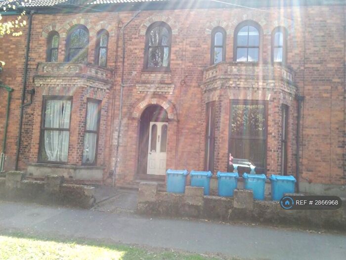 3 Bedroom Flat To Rent In Marlborough Avenue, Hull, HU5