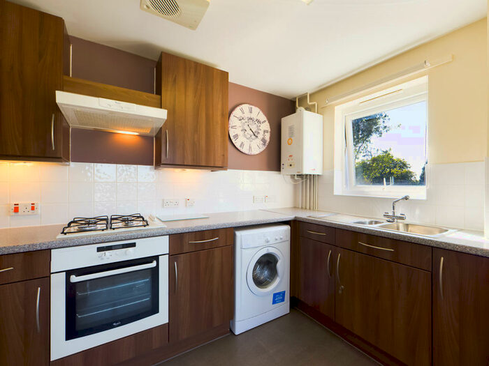 1 Bedroom Flat To Rent In Rossetti Close, Popley, Basingstoke, RG24