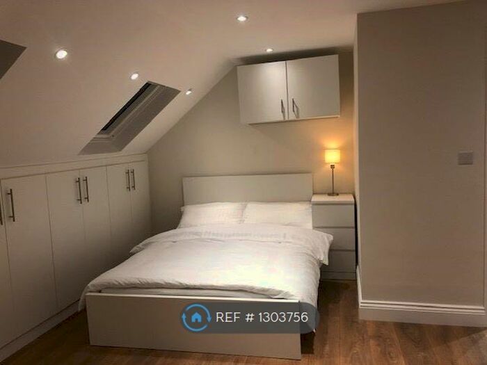 Studio To Rent In Bulstrode Avenue, Hounslow, TW3