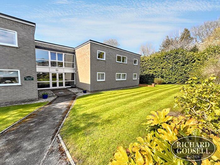 2 Bedroom Flat For Sale In West Christchurch, BH23