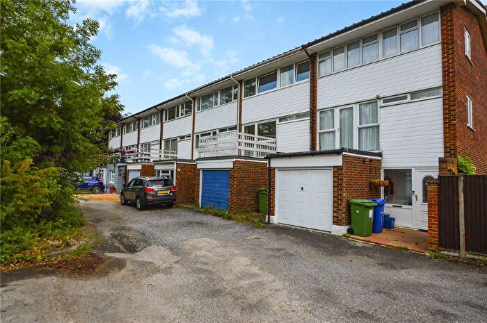 4 Bedroom Terraced House For Sale In Cross Street, Farnborough, Hampshire, GU14