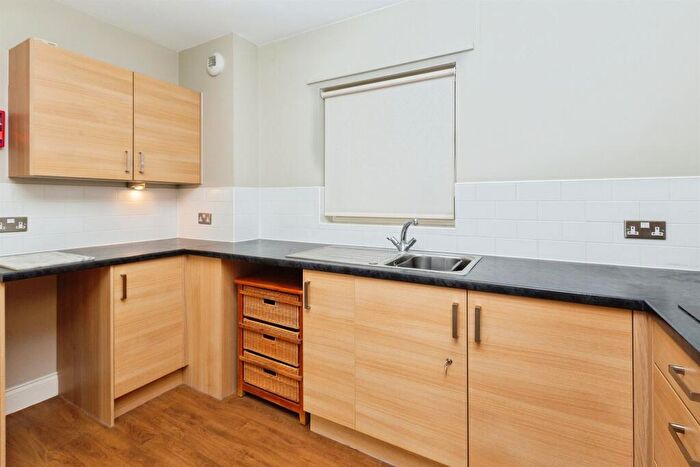 2 Bedroom Apartment For Sale In Ock Street, Abingdon, OX14