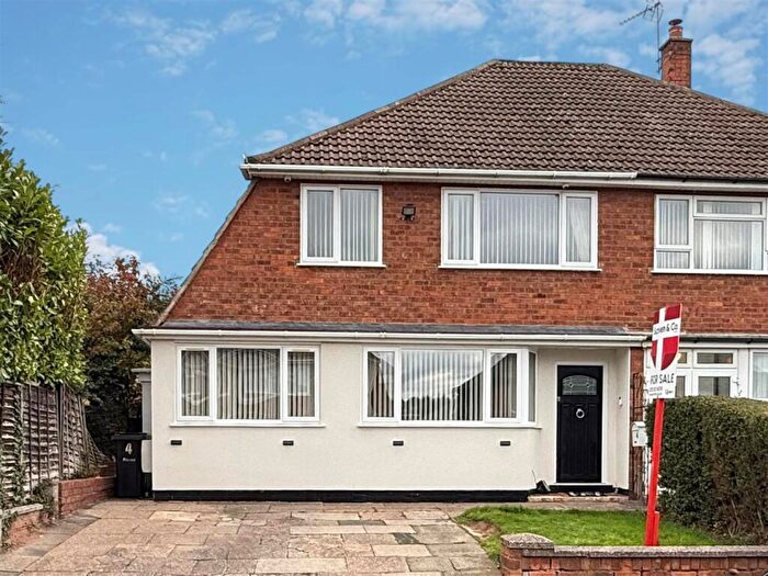 3 Bedroom Semi-Detached House For Sale In Goodwyn Avenue, Oldbury, B68
