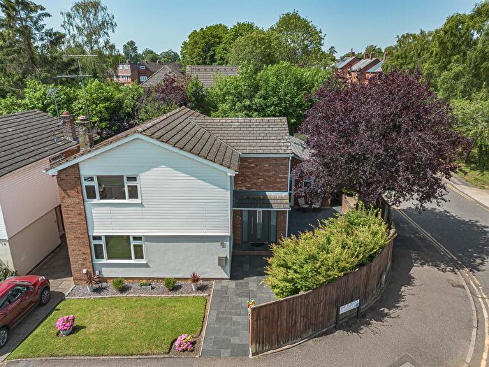 4 Bedroom Detached House For Sale In The Paddock, Hitchin, SG4