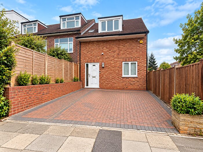 3 Bedroom Semi-Detached House To Rent In Ridgeway Avenue, Barnet, EN4