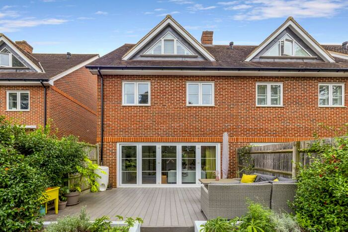 4 Bedroom Semi-Detached House To Rent In Romans Close, Guildford, Surrey, GU1