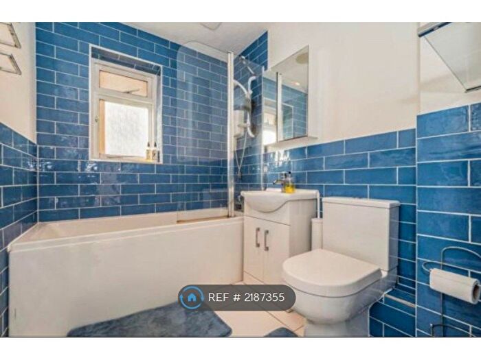 1 Bedroom Flat To Rent In Catherine Court, Ilford, IG2