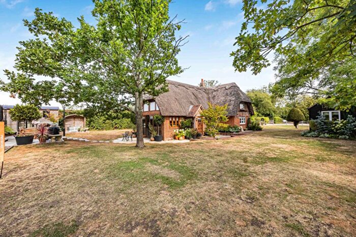 4 Bedroom Detached House For Sale In Hook Road, North Warnborough, Hook, Hampshire, RG29