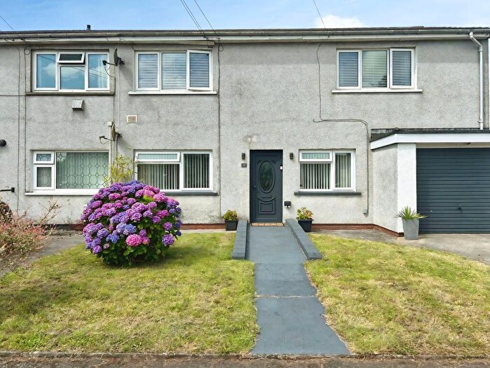 2 Bedroom Flat For Sale In Cae Glas, Pencoed, CF35