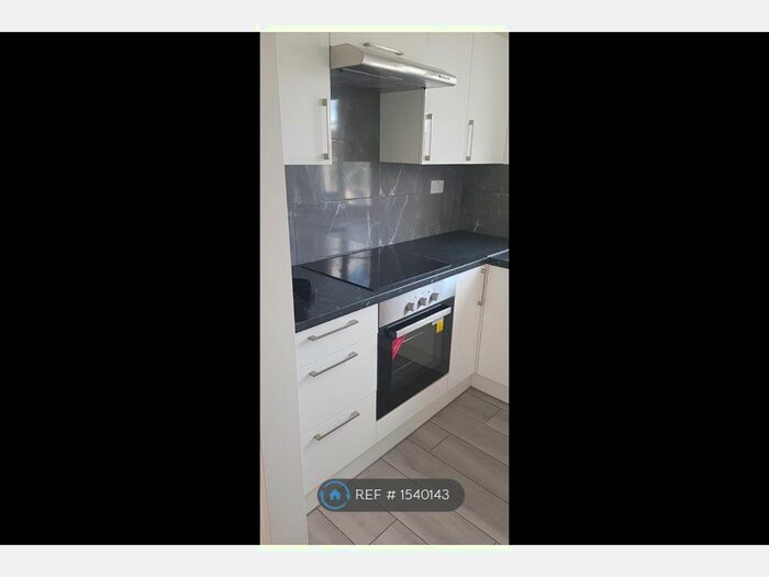 1 Bedroom Flat To Rent In Baker St, Enfield, EN1