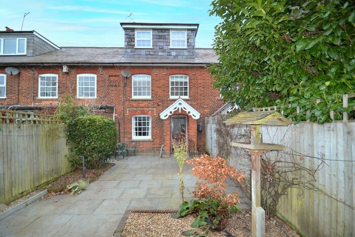 4 Bedroom Cottage To Rent In Watling Street, Radlett WD7