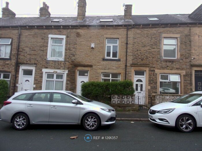 3 Bedroom Terraced House To Rent In Tivoli Place, Bradford, BD5