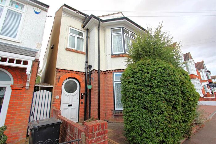 4 Bedroom Detached House For Sale In First Avenue, Gillingham, ME7