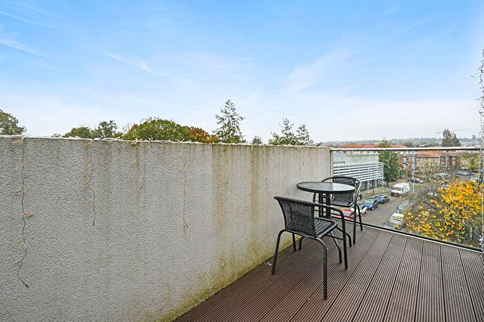 2 Bedroom Flat To Rent In Tranquil Lane, Harrow, HA2