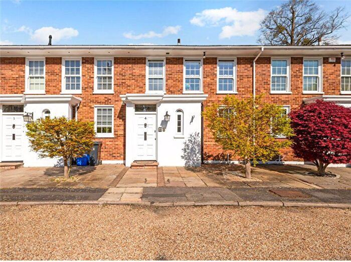 3 Bedroom Mews For Sale In Broomfield Close, Ascot, Berkshire, SL5