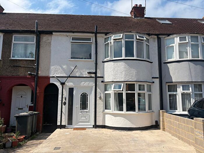3 Bedroom Terraced House For Sale In Chester Avenue, Luton, LU4