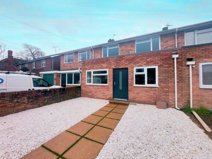 4 Bedroom House To Rent In Chichester, PO19