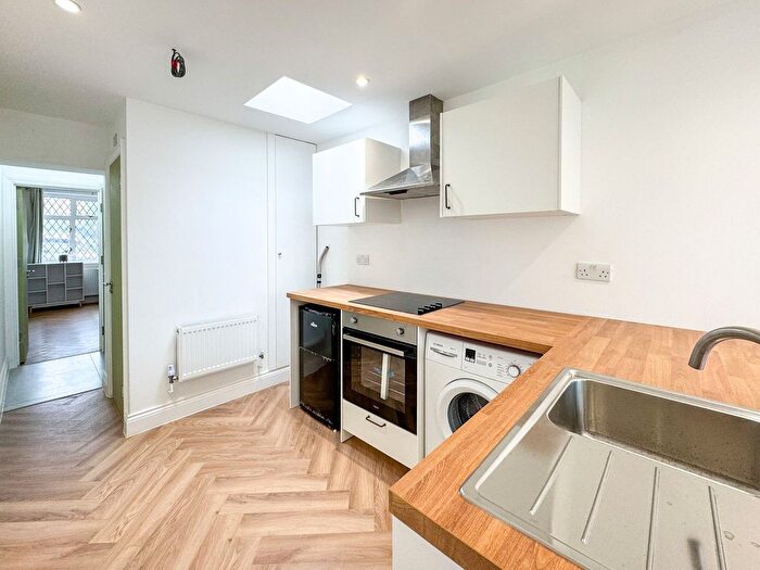 1 Bedroom Flat To Rent In Green Lane, Edgware, HA8