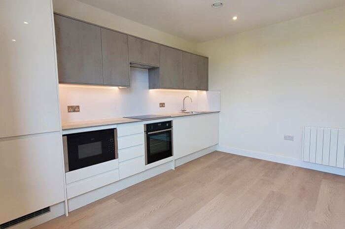 2 Bedroom Flat To Rent In Woking, GU21