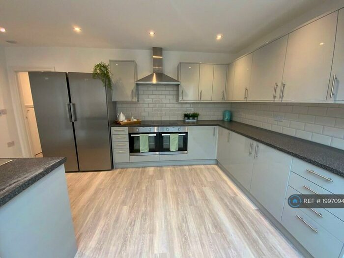 7 Bedroom Semi-Detached House To Rent In St. Johns Road, Guildford, GU2