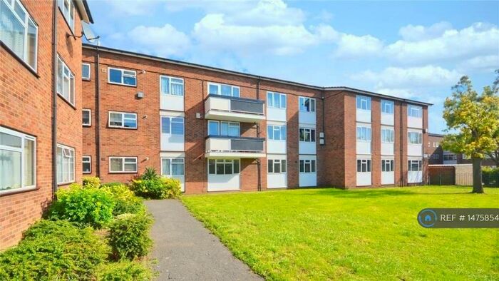 2 Bedroom Flat To Rent In Tolbut Court, Romford, RM1