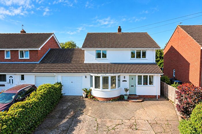 4 Bedroom Link Detached House For Sale In The Street, Finglesham, CT14