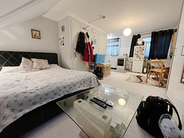 Studio To Rent In Kingsley Road, Hounslow, TW3